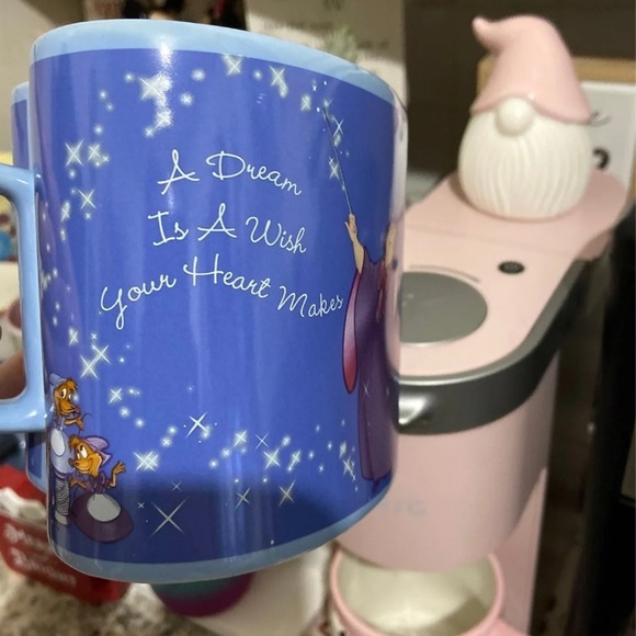 Huge cinderella heart mug - Picture 2 of 6